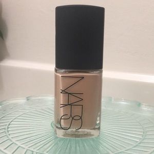 NARS Sheer Glow Foundation in Santa Fe